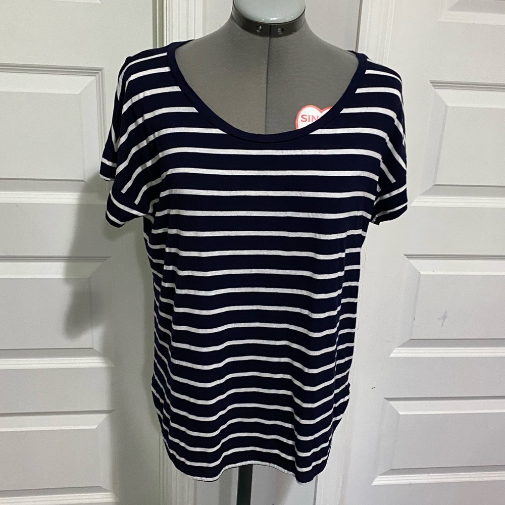 Gap navy and white striped top